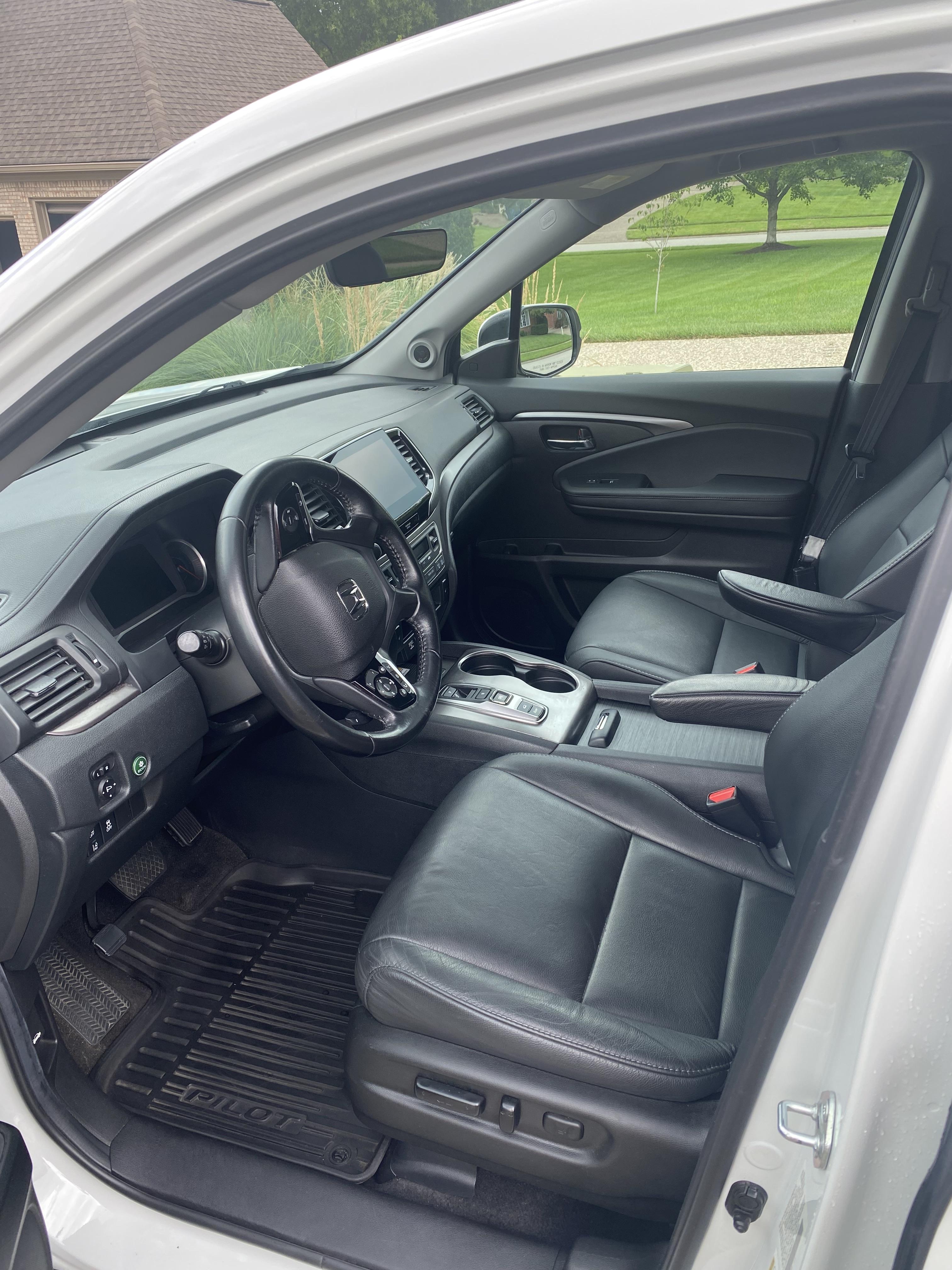 Honda Pilot front driver seat, freshly detailed